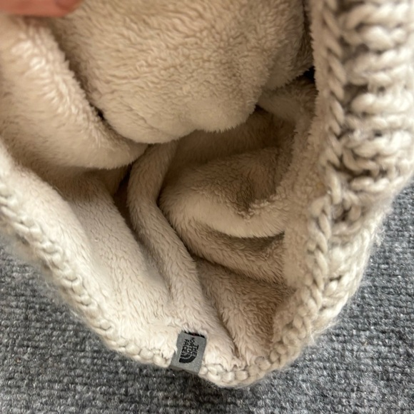 THE NORTH FACE Women’s Grey Knit Beanie Fur Fleece Lined One Size Fits Most - Picture 3 of 7
